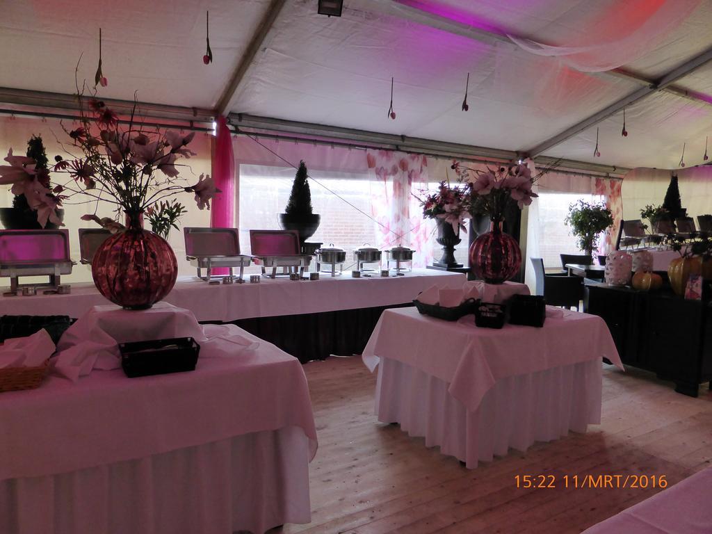 Hotel Restaurant Cafe Houben Nunhem Buitenkant foto